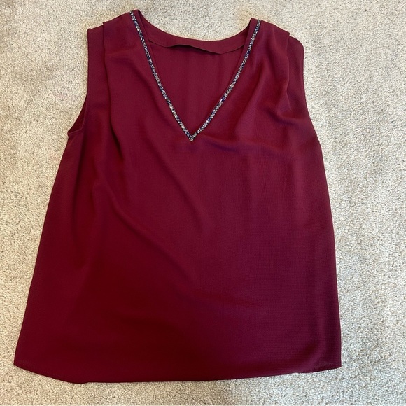 RW&CO burgundy red rock crystal rhinestone V-neck sleeveless blouse Sz XS - Picture 6 of 12